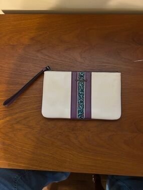 ✨💜 RARE Coach Varsity Floral Stripe Corner Zip Wristlet in Chalk💜✨